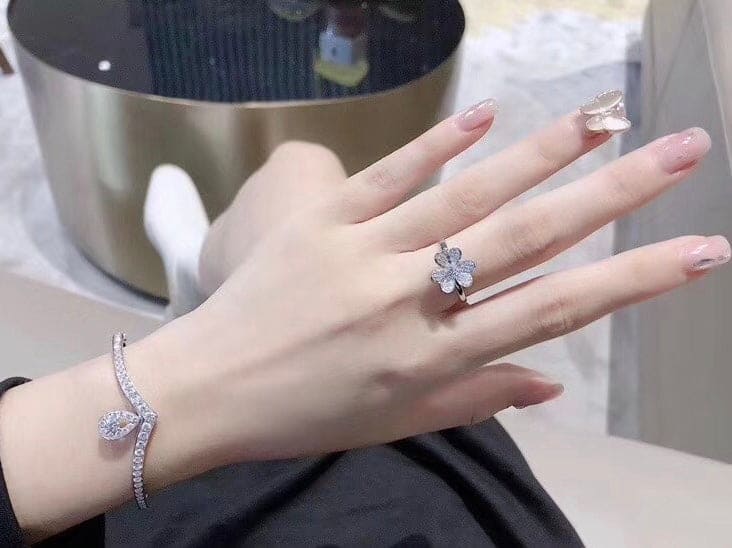 Frivole Ring - 18K White Gold