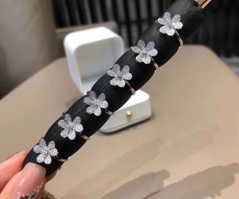 Frivole Ring - 18K White Gold