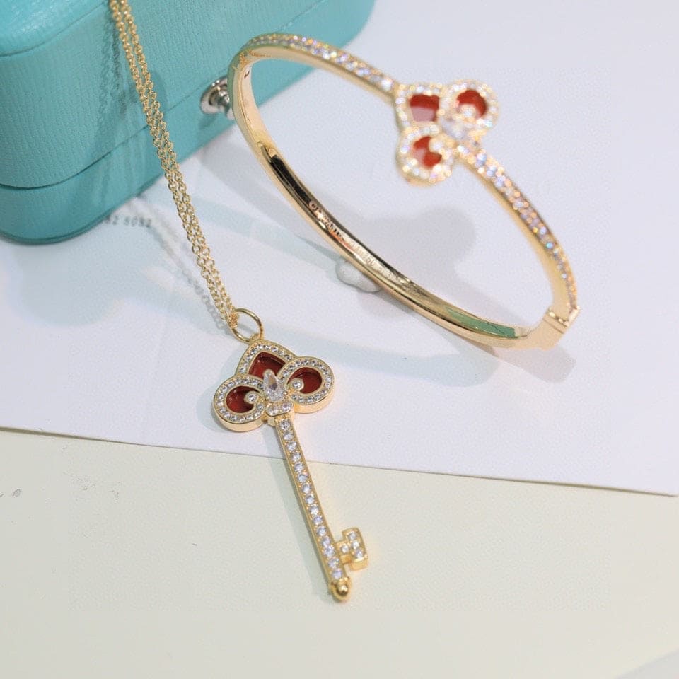 Tiffany Fleur De Lis Bracelet - 18K Yellow Gold