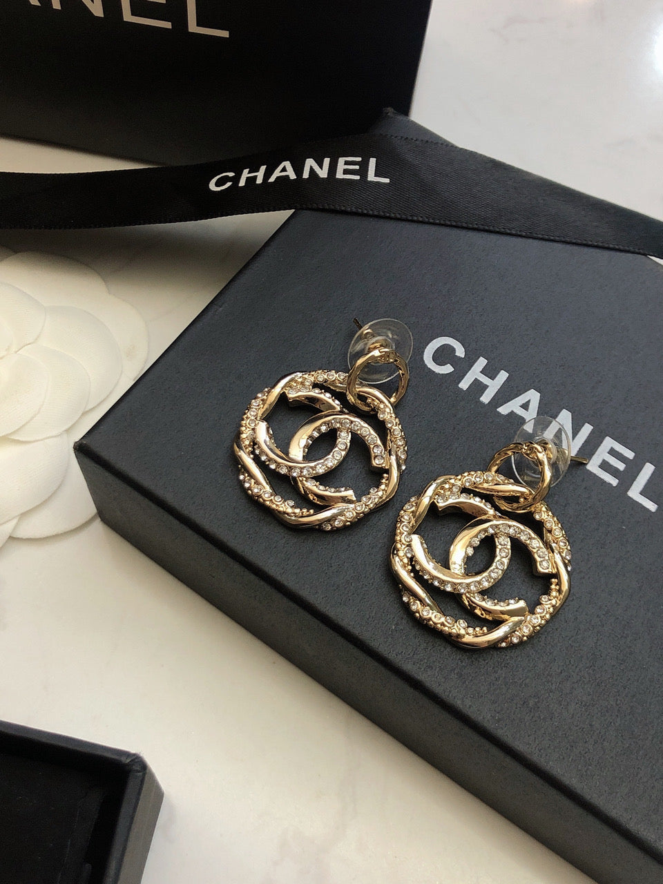 Chanel Round Diamond Earrings - 18K Yellow Gold
