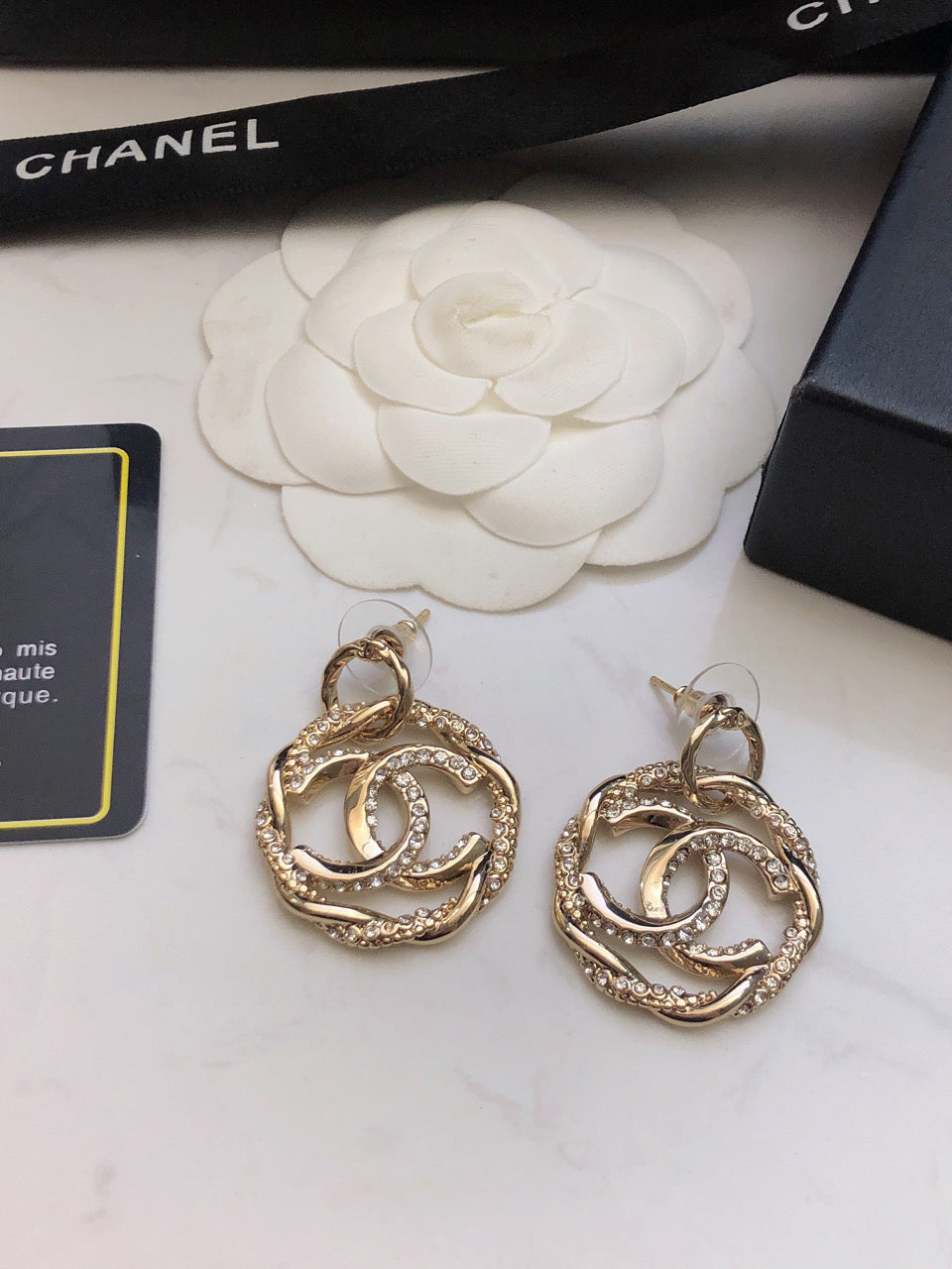 Chanel Round Diamond Earrings - 18K Yellow Gold