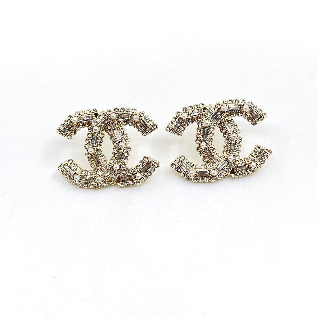 Chanel Push Back Earrings - 18K Yellow Gold