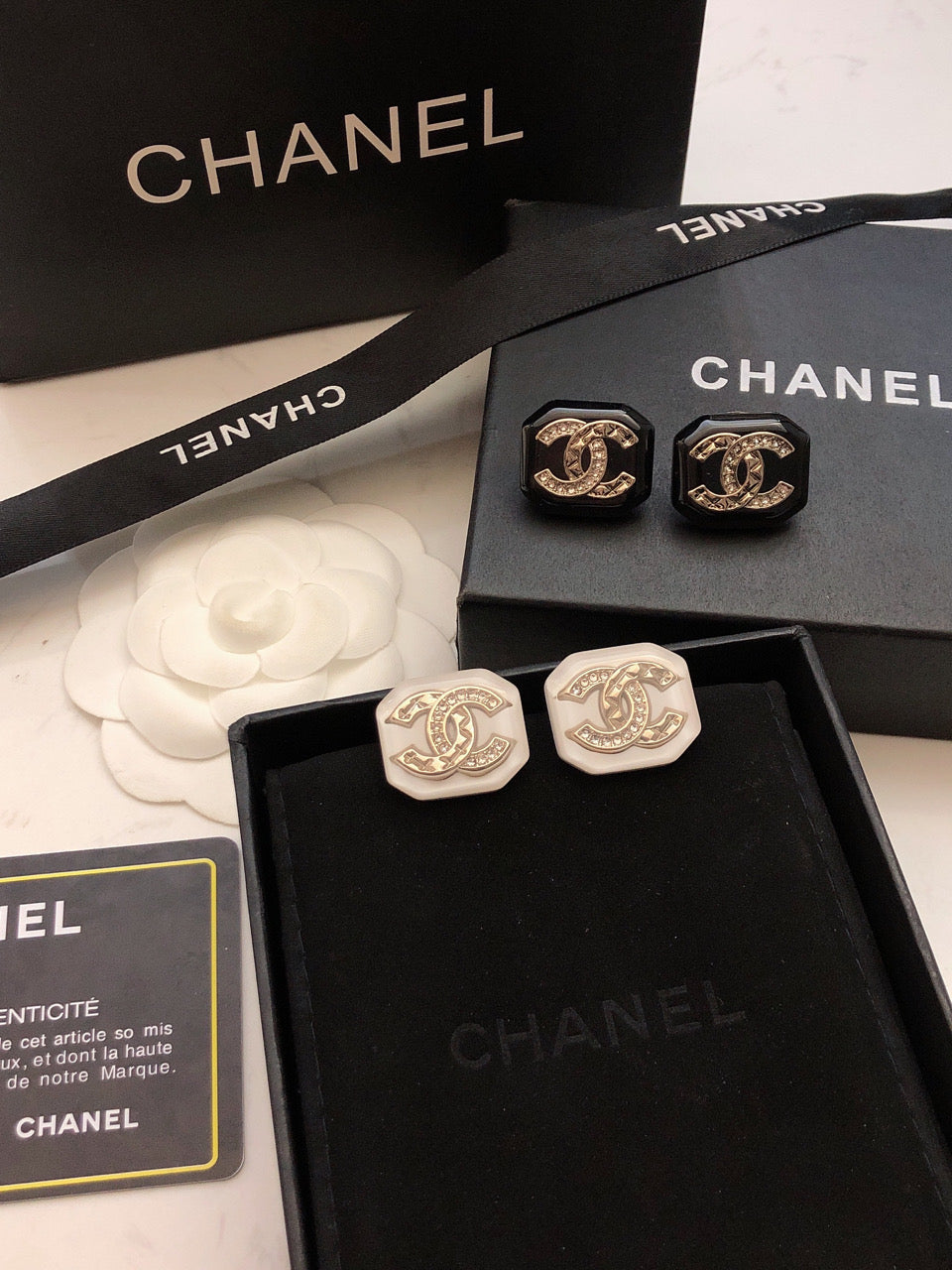 Chanel Resin Earrings - 18K Yellow Gold
