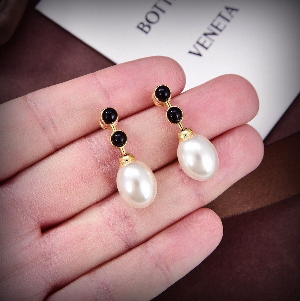 Bvlgari Pearl Earrings - 18K Yellow Gold