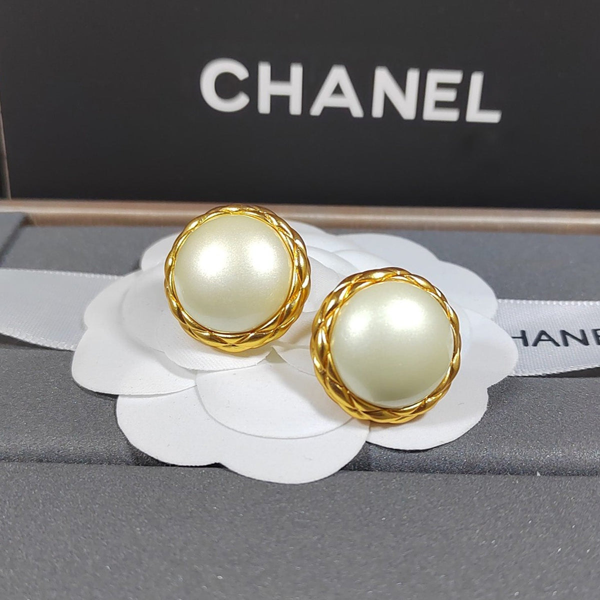 Chanel Round Pearl Earrings - 18K Yellow Gold