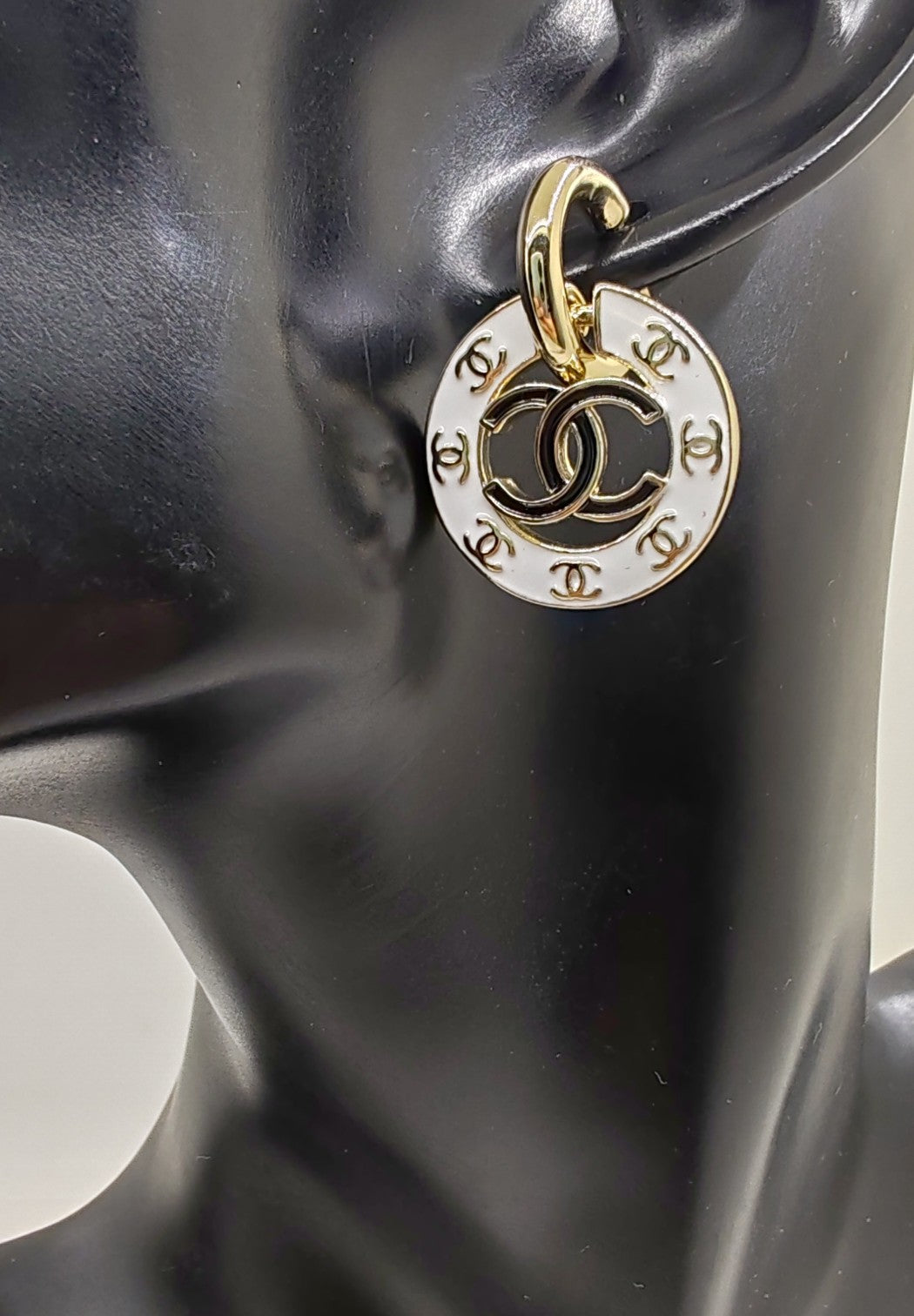 Chanel Circle Earrings - 18K Yellow Gold