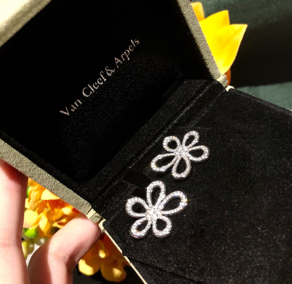 Flowerlace Earrings - 18K White Gold