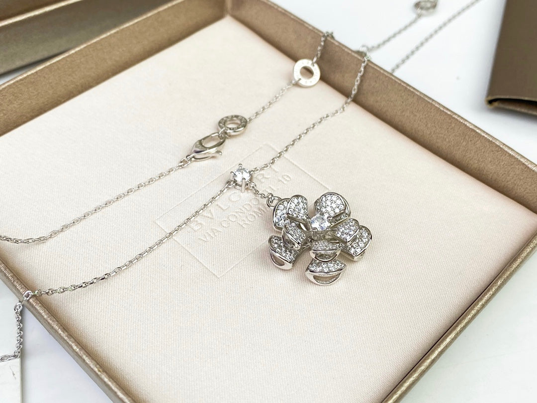 Bvlgari DIVAS' DREAM Necklace - 18K Gold