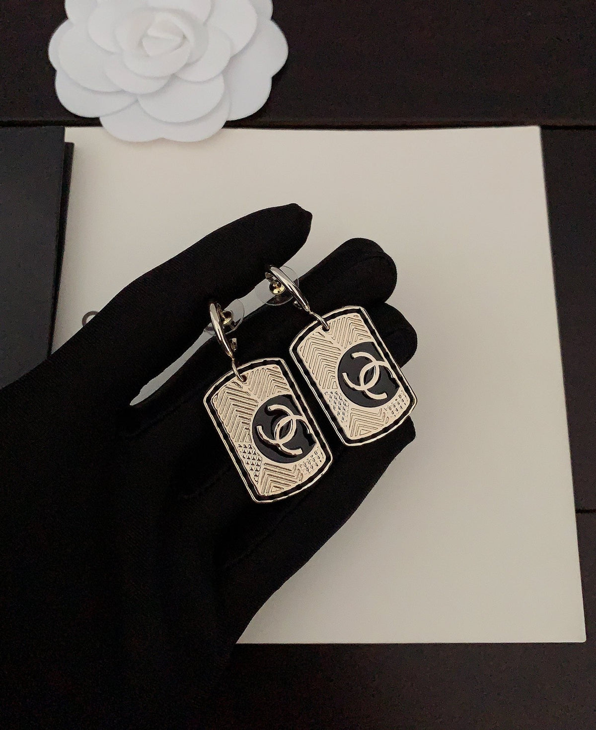 Chanel Plate Earrings - 18K Yellow Gold