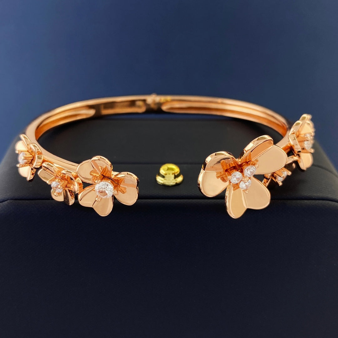 Frivole Seven Flowers Bracelet