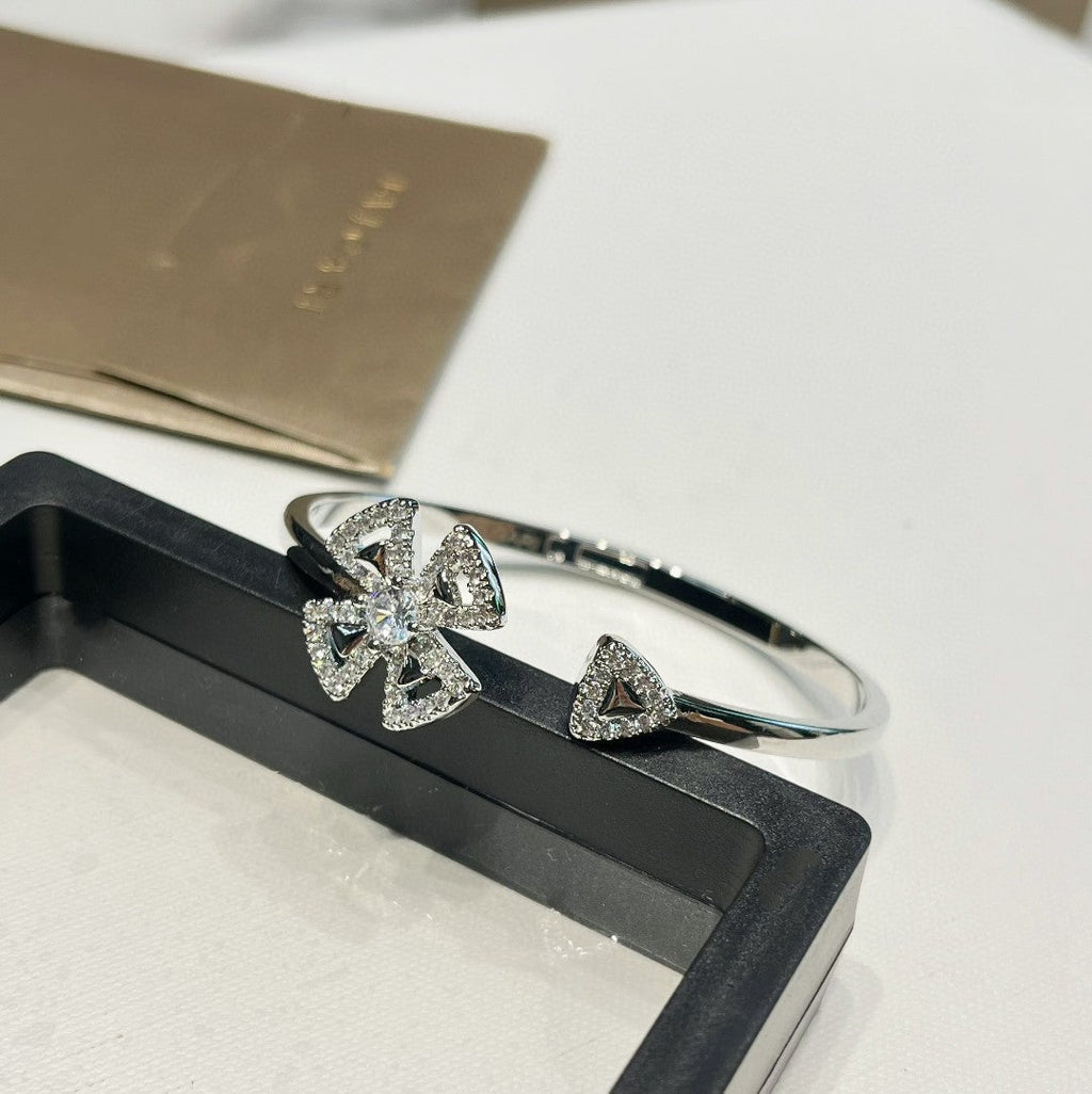 Fiorever Moissanite Bracelet - 18K Gold