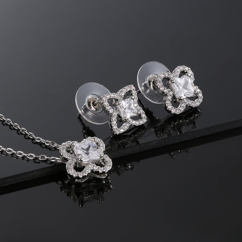 Louis Vuitton Blossom Earrings - 18K White Gold