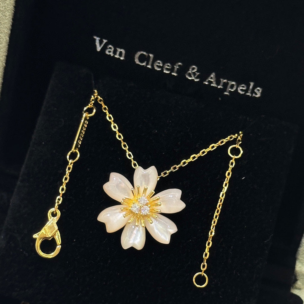 Rose de Noel Necklace - 18K Gold