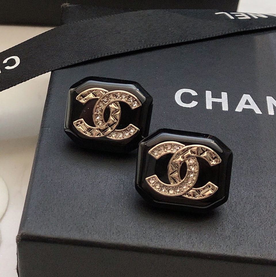 Chanel Resin Earrings - 18K Yellow Gold