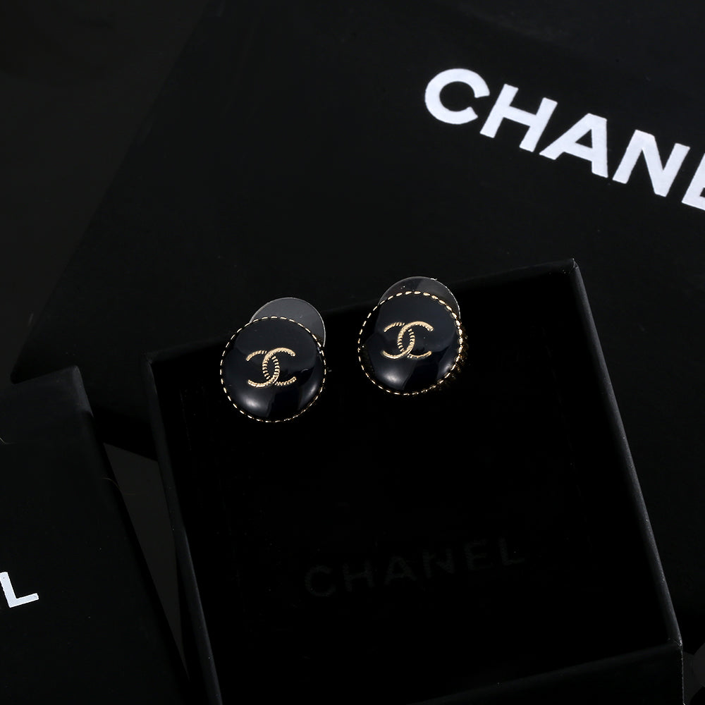 Chanel Circle Black Resin Earrings - 18K Yellow Gold