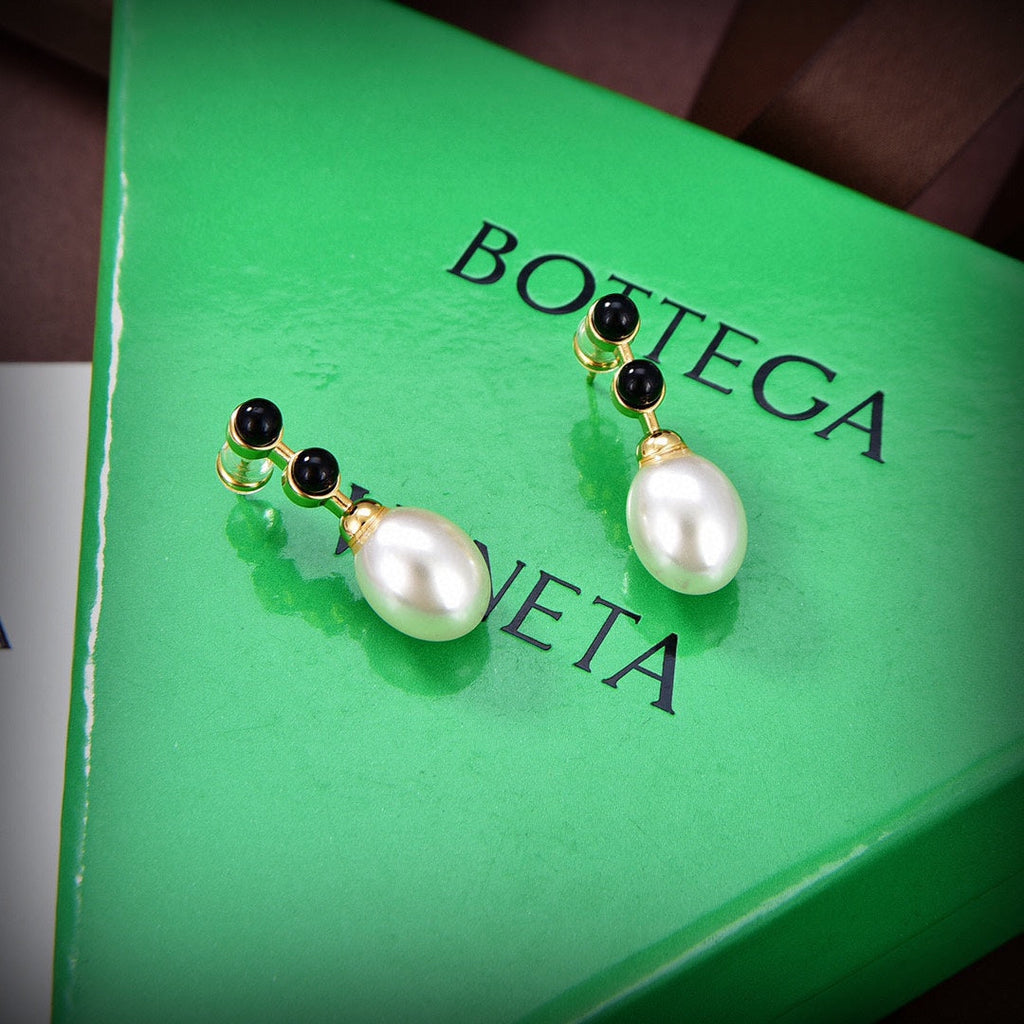 Bvlgari Pearl Earrings - 18K Yellow Gold
