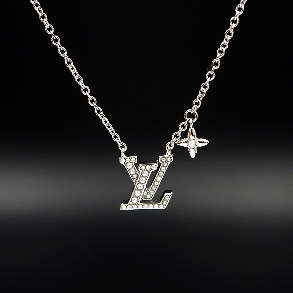 Louis Vuitton Iconic Pearl Necklace