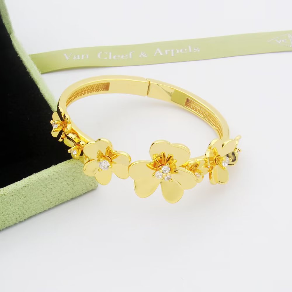 Frivole Seven Flowers Bracelet