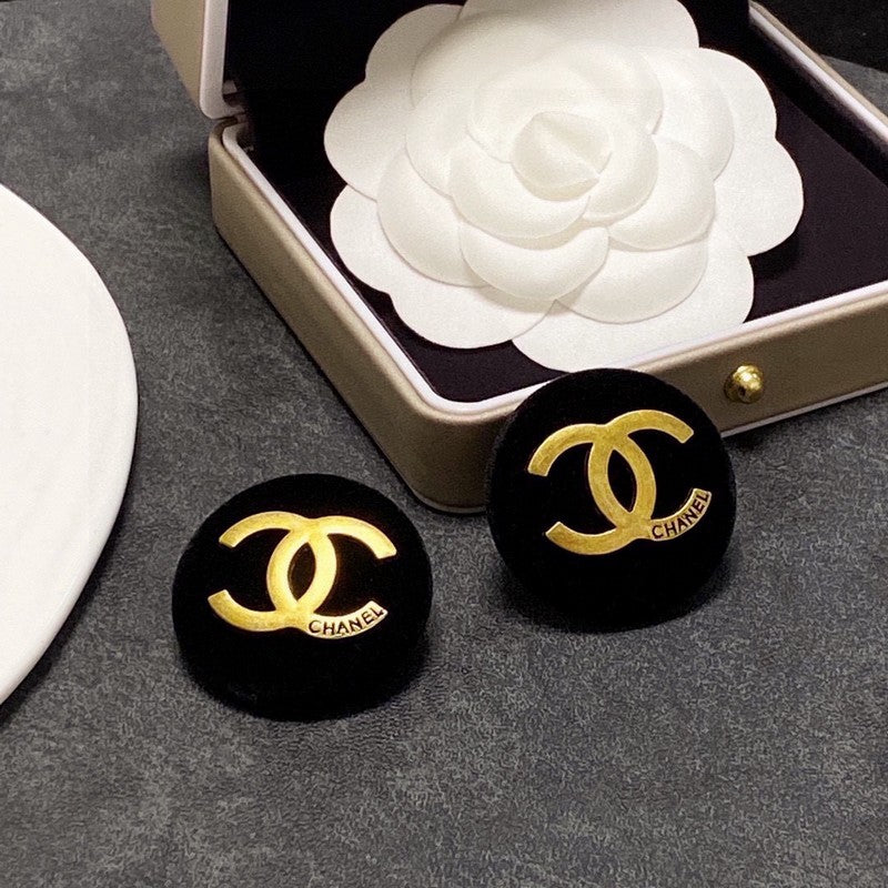 Chanel Black Earrings - 2.8 cm Height - 18K Yellow Gold