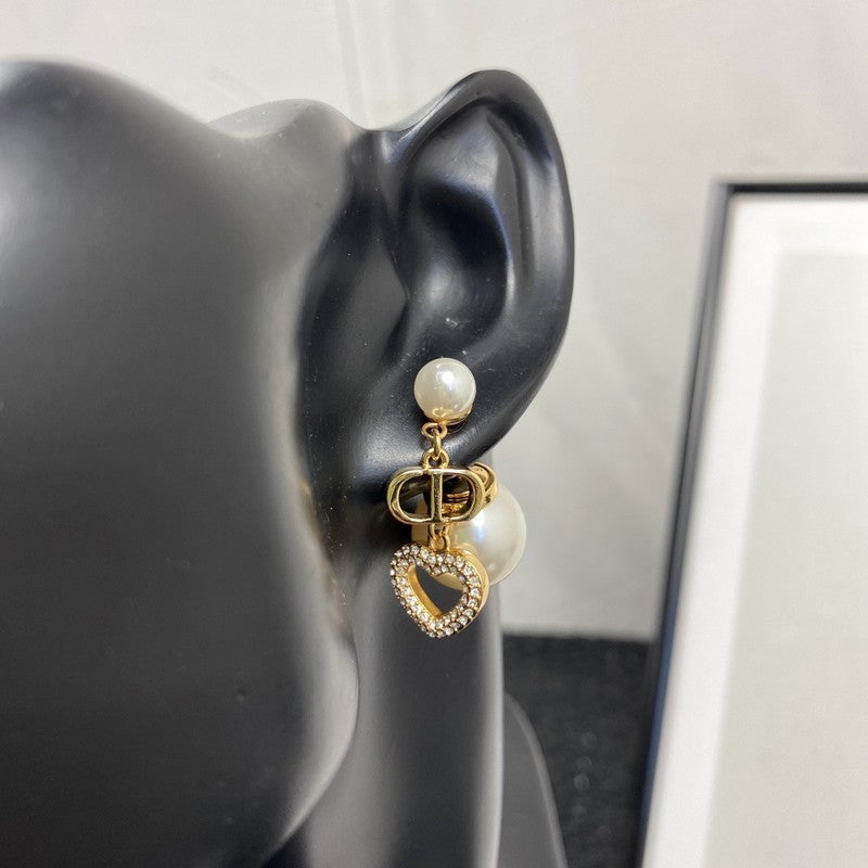 Dior 30 Montaigne Heart Earrings