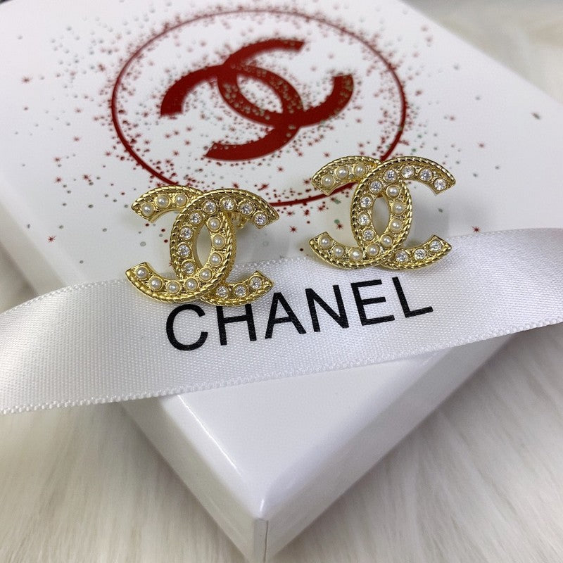 Chanel Pearl Earrings - 1.85 cm Height - 18K Yellow Gold