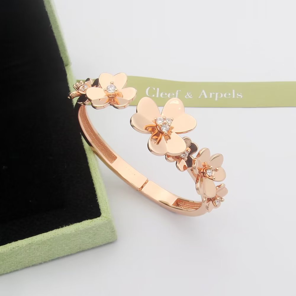 Frivole Seven Flowers Bracelet