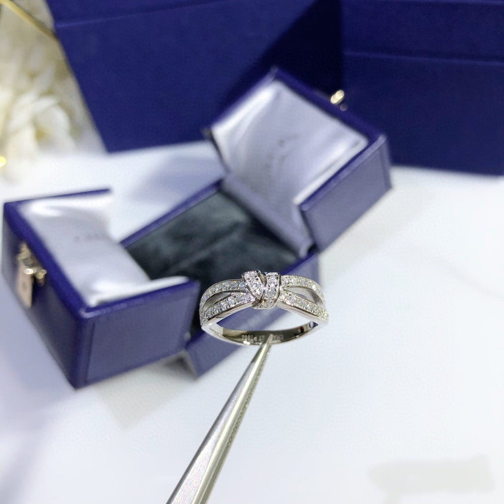 Moissanite Ring - 18K White Gold
