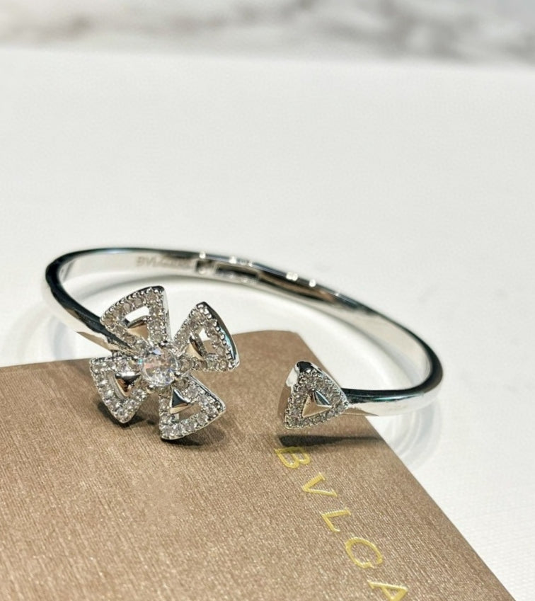 Fiorever Moissanite Bracelet - 18K Gold