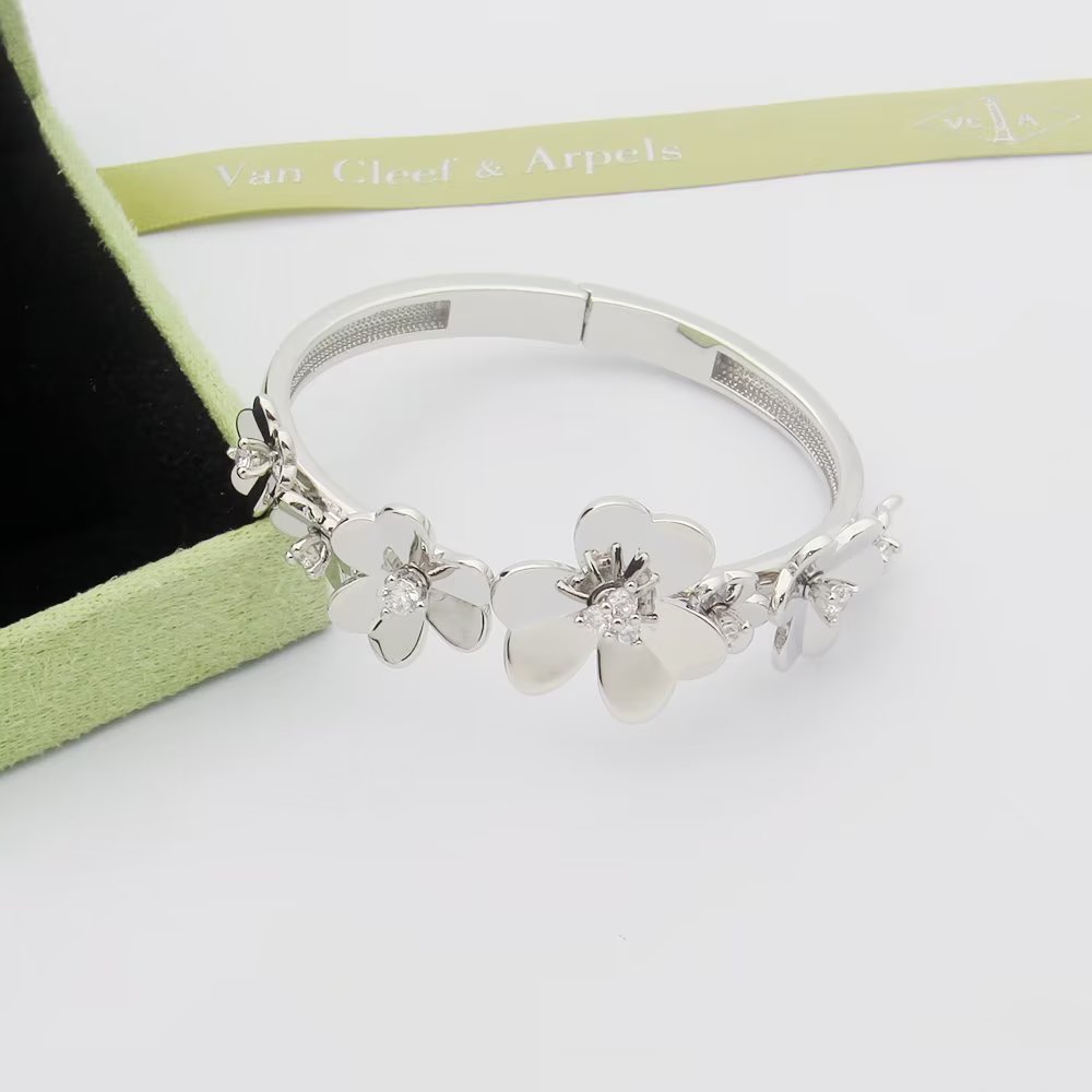Frivole Seven Flowers Bracelet