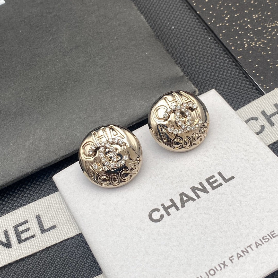 Chanel Circle Diamond Earrings - 18K Yellow Gold