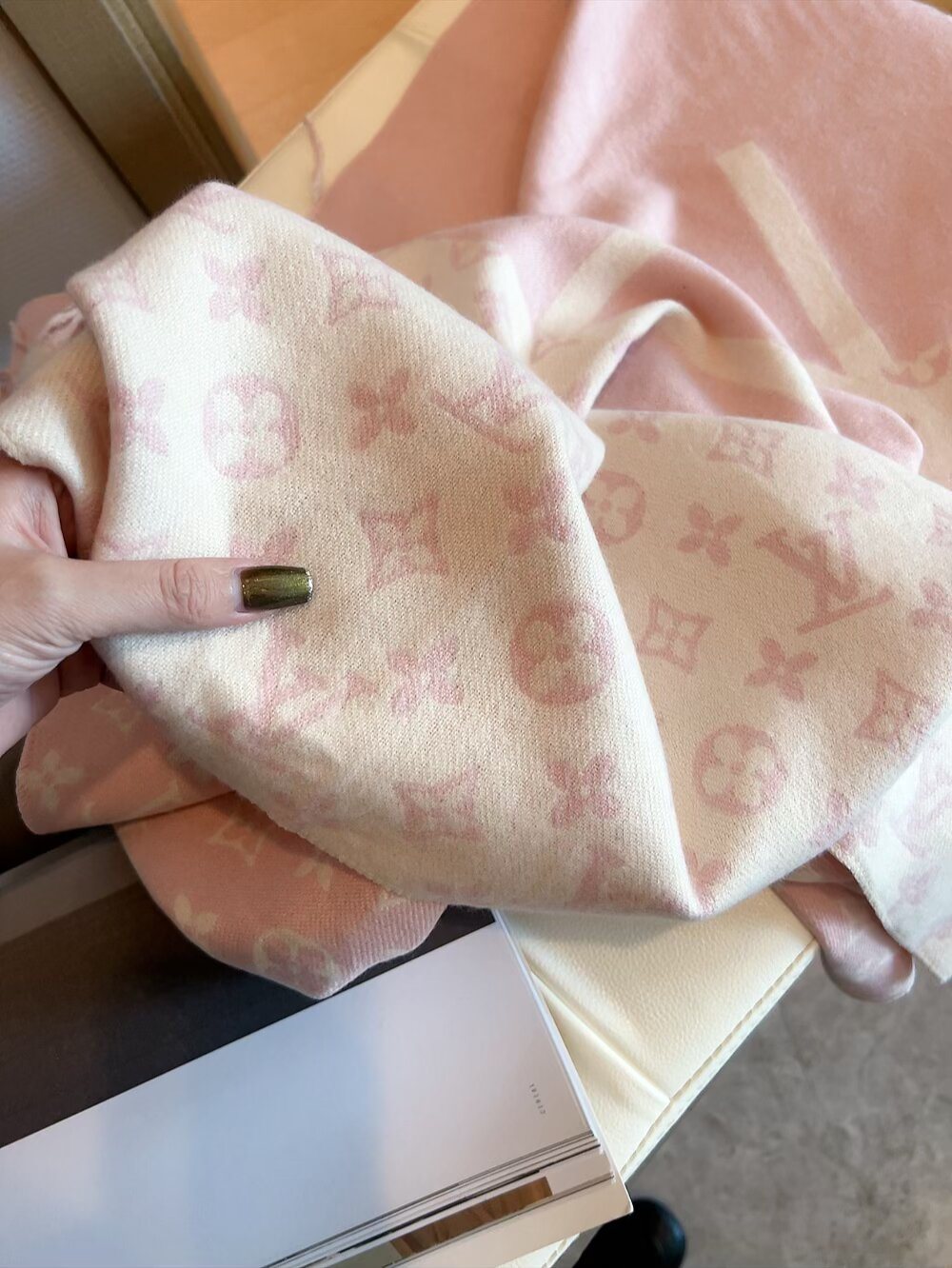 Louis Vuitton Infinity Dots Fringed Shawl — detail